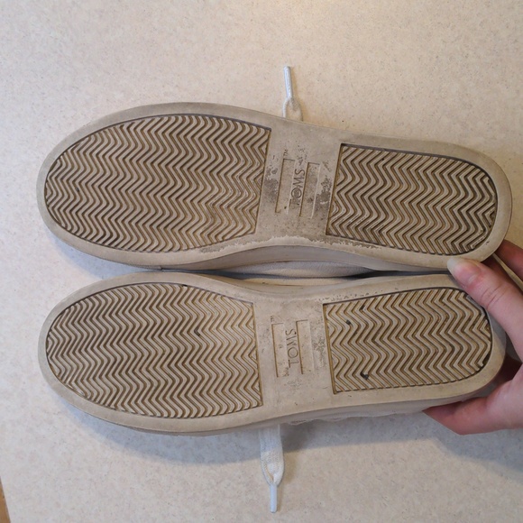 Toms off white sneakers size 9 low tops - Picture 3 of 9